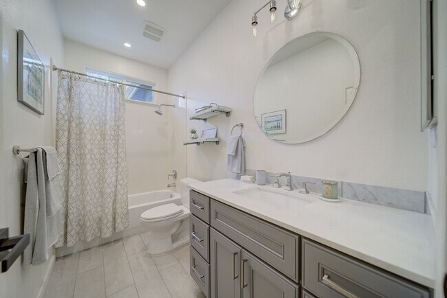 Building Photo - Modern Elegance in the Heart of North Napa