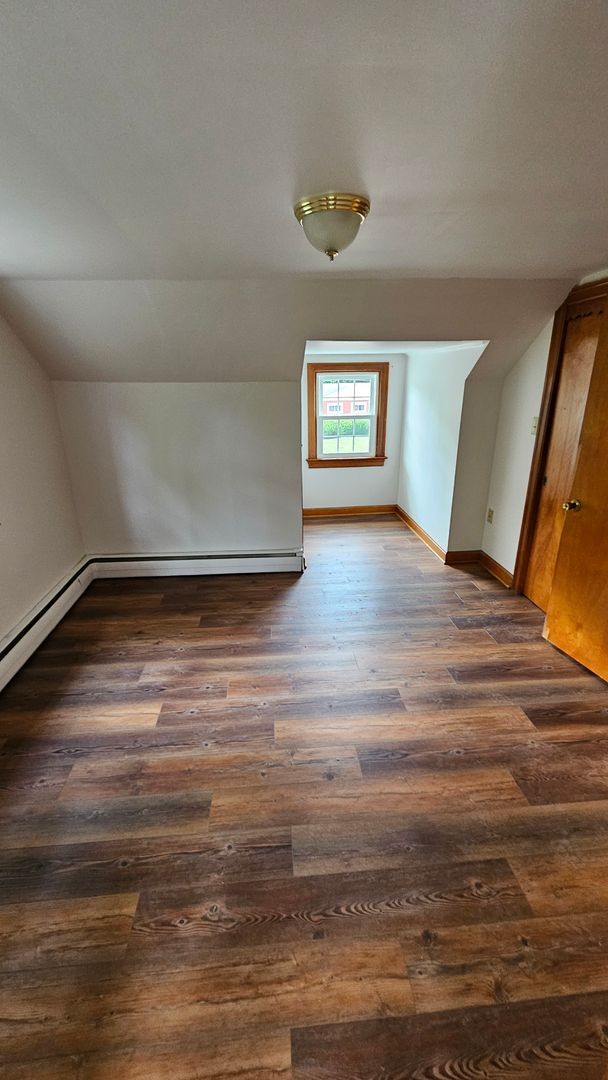 Building Photo - 3 Bedroom Single Family Home