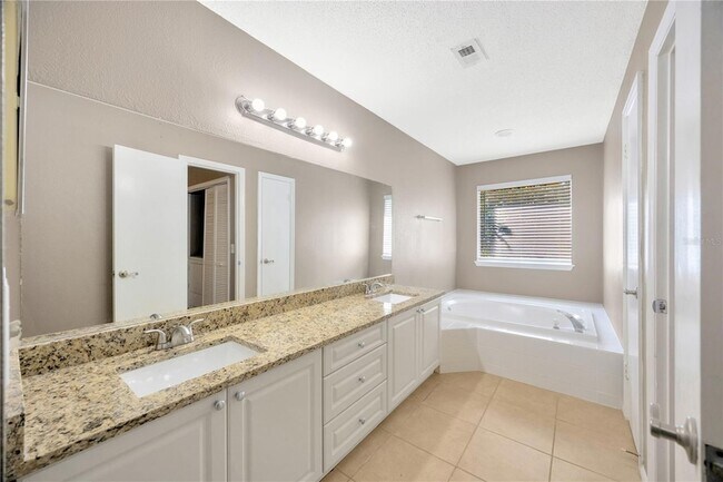 Building Photo - 9481 Highland Oak Dr