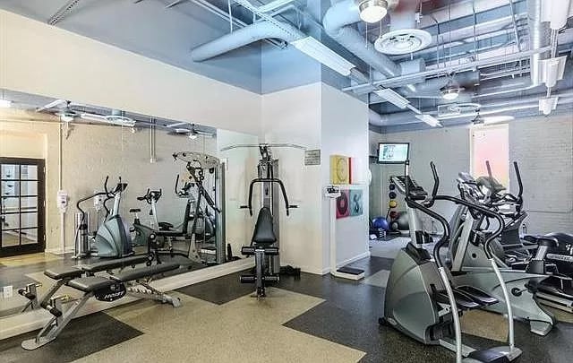 Building Photo - 1431 Pacific Hwy