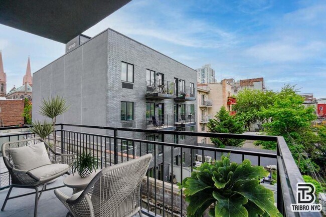 Building Photo - 2 bedroom in Brooklyn NY 11206