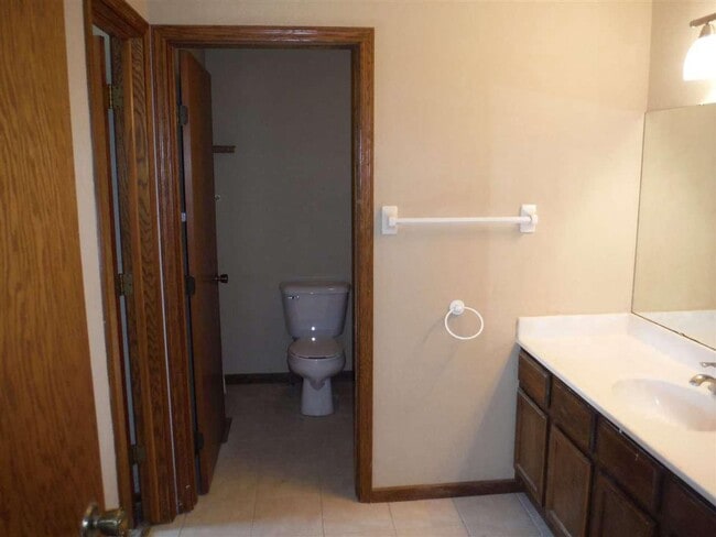Building Photo - 3 Bedroom 2 Bathroom Single Family Home