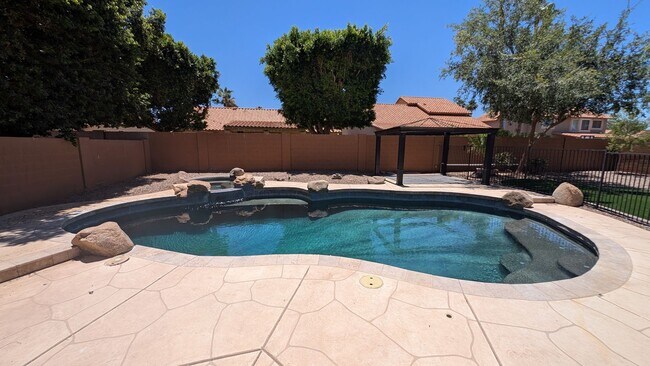 Building Photo - 4 Bedroom Home in the Waters Edge at Ocotillo Community Near W Queen Creek Rd and S Dobson Rd!