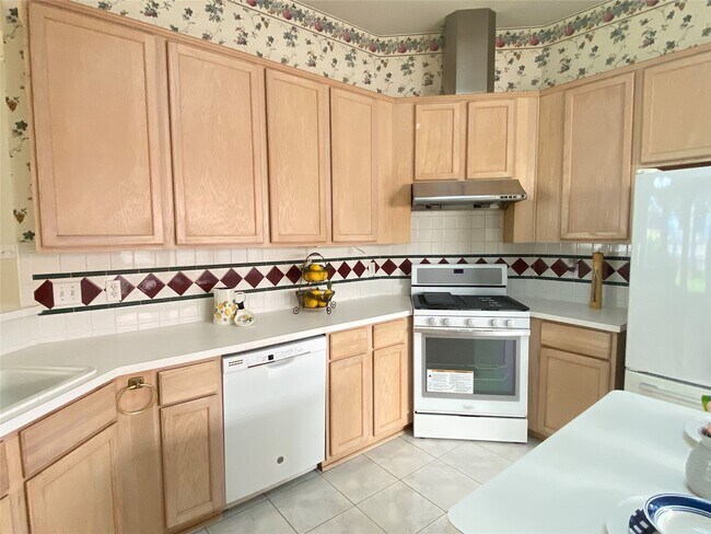 Building Photo - 20723 Spring Rose Dr