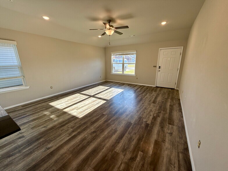 Building Photo - 530 Woodcreek Lp