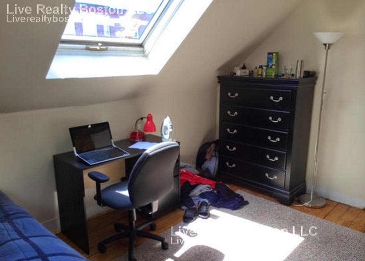 Building Photo - 20 Highgate St