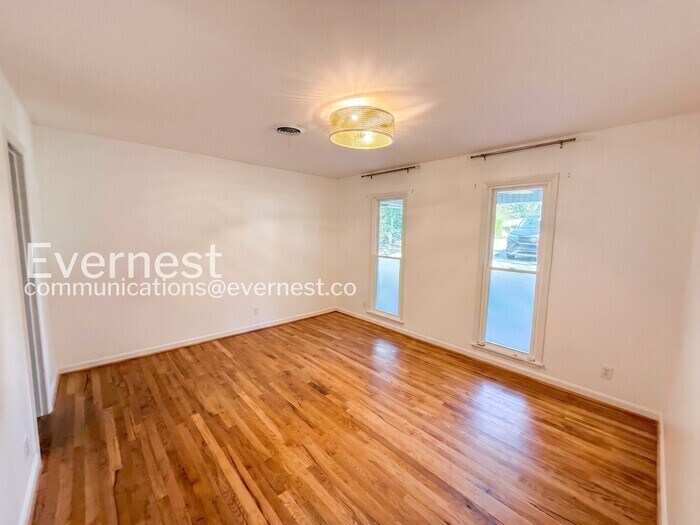 Building Photo - 112 Crest Dr