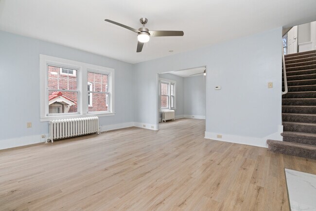 Building Photo - 5905 Hobart St