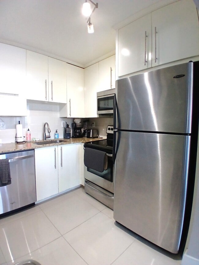 Building Photo - 1830 Embassy Dr