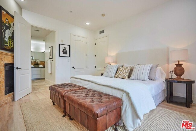 Building Photo - 16123 W Sunset Blvd