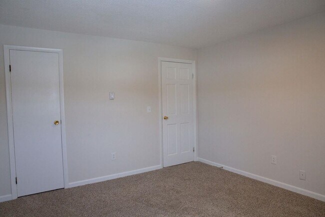 Building Photo - 180 N Main St