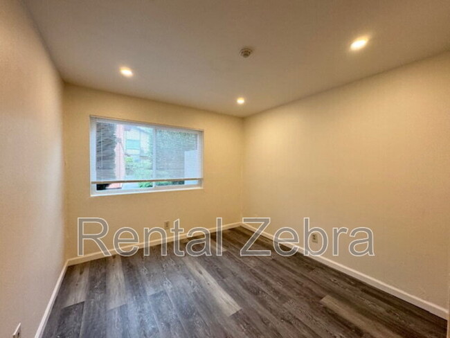 Building Photo - 935 Civic Center Dr