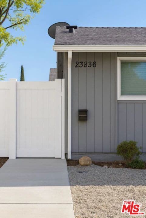 Building Photo - 23836 Victory Blvd