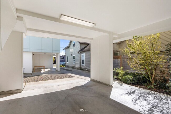 Building Photo - Contemporary 3 Bed 2.5 Bath Home with Rooftop Deck in Ballard