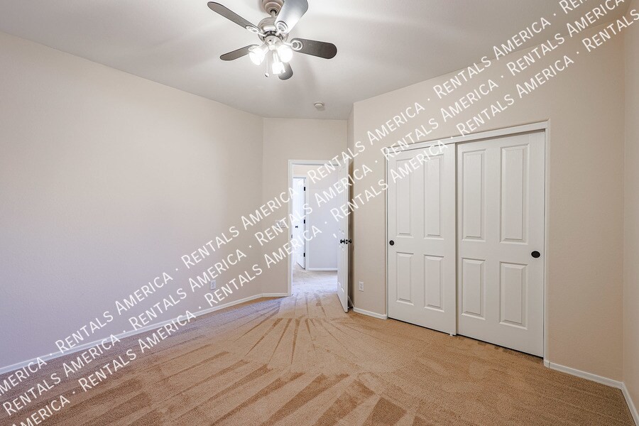 Building Photo - 16021 W Custer Ln