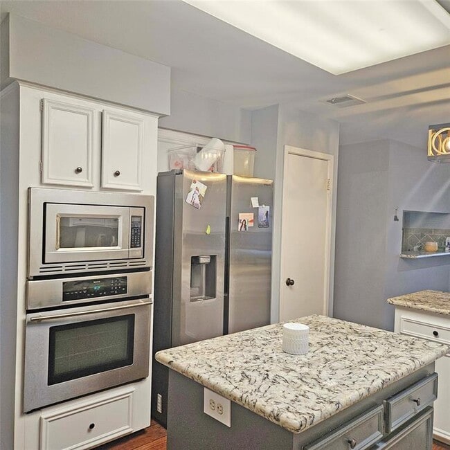 Building Photo - 15622 Whitewater Ln