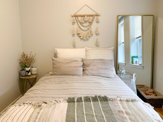 Building Photo - 33 Anderson St