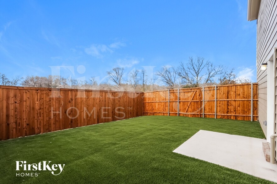 Building Photo - 339 Niki Dr