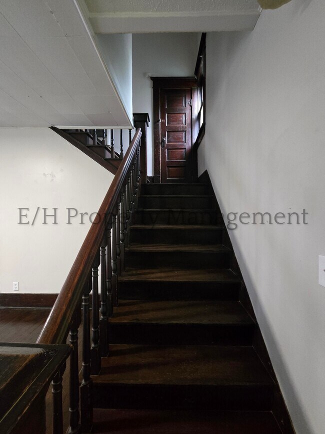 Building Photo - 1305 S Water St