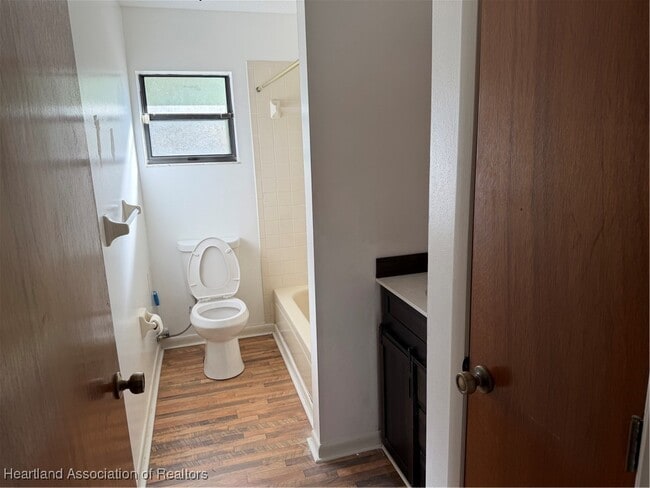 Building Photo - 905 Larkspur St