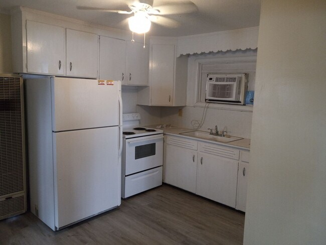 Building Photo - 67 N Kennebec Ave