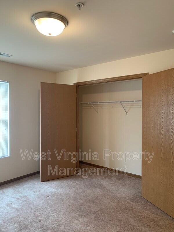 Building Photo - 196 Cardinal Wy