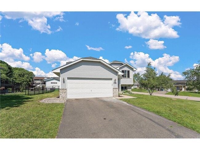 Building Photo - 5785 Yucca Ln N