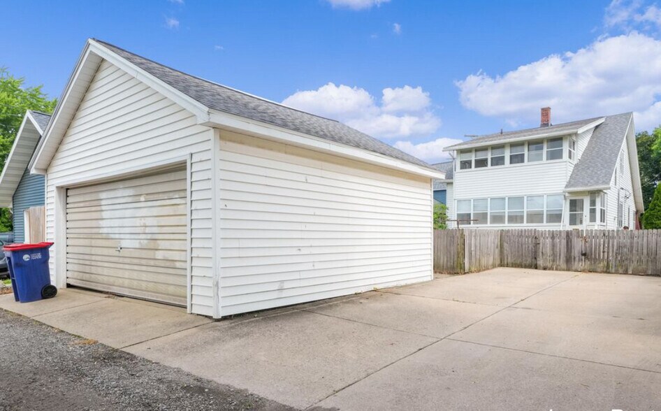 Building Photo - 1054 Hovey St SW