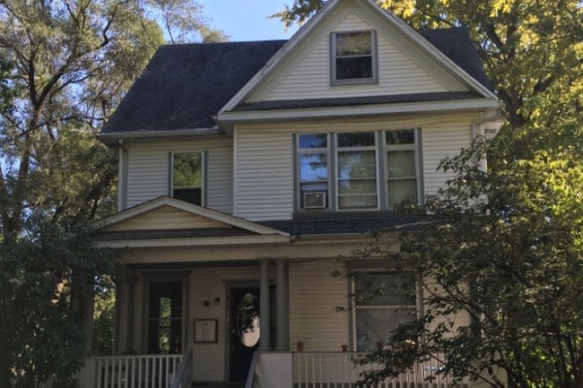 Primary Photo - 413 W Main St