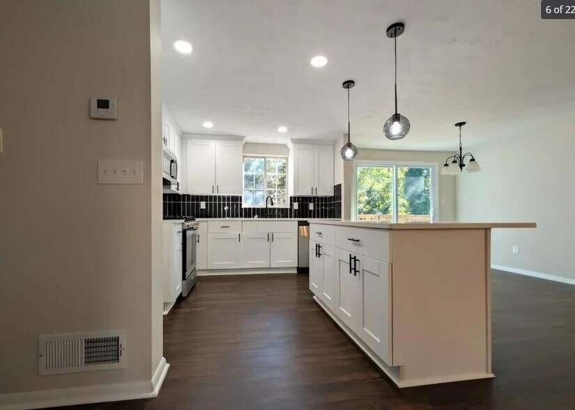 Building Photo - 3414 Dearwood Dr SW