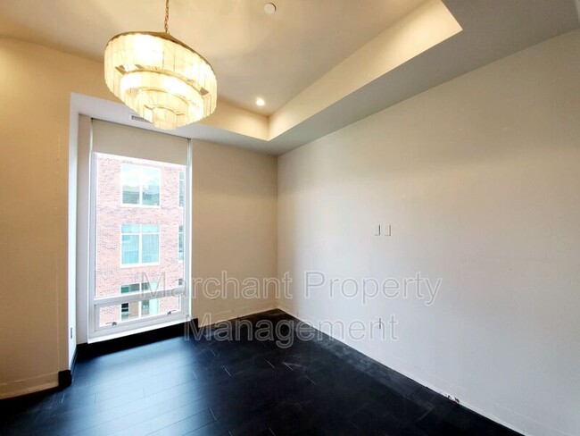 Building Photo - 220 Riverplace