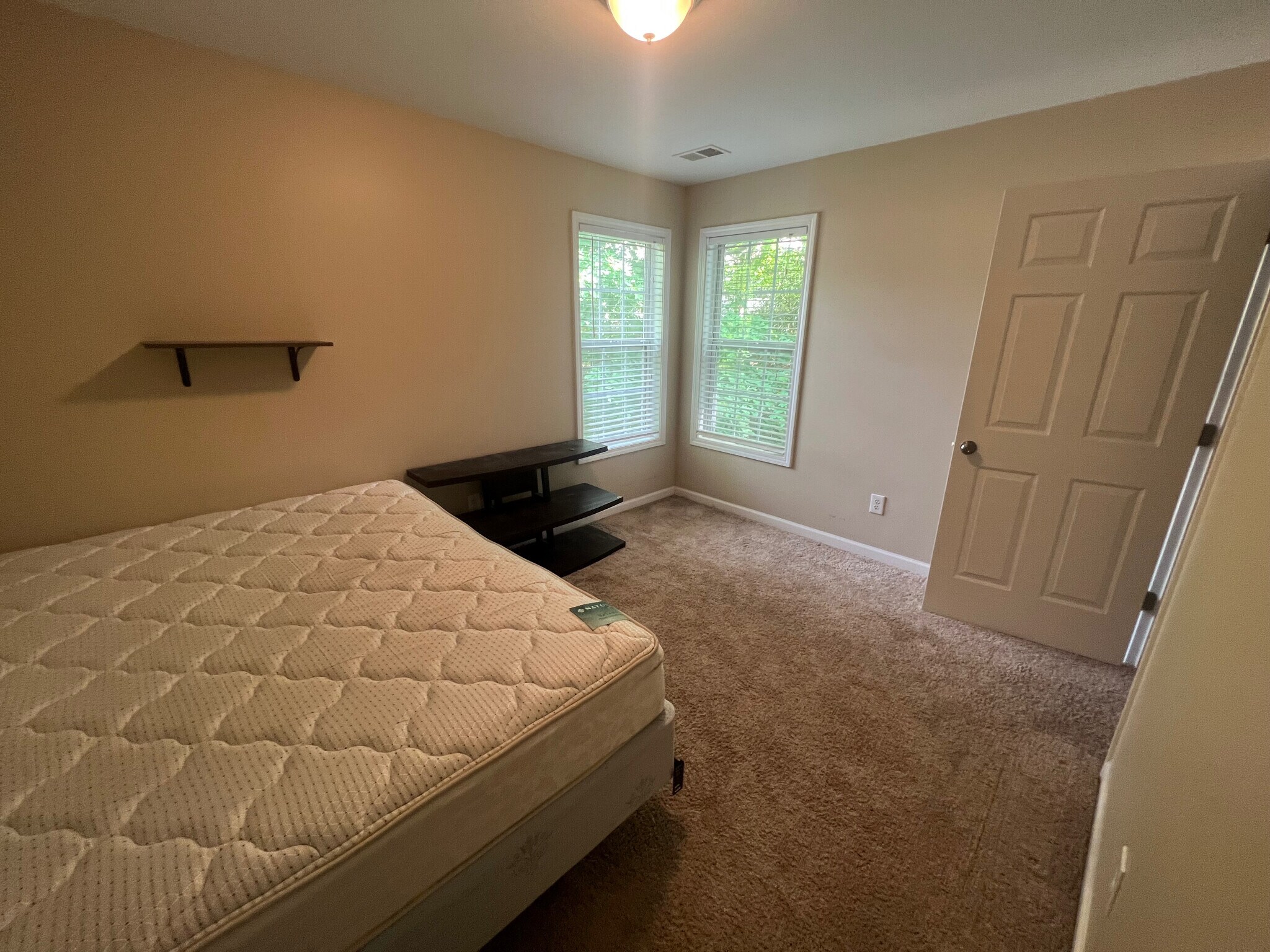 Building Photo - Room in House on Wilkie Way NW