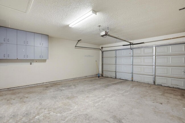 Building Photo - 306 Woodstone Dr