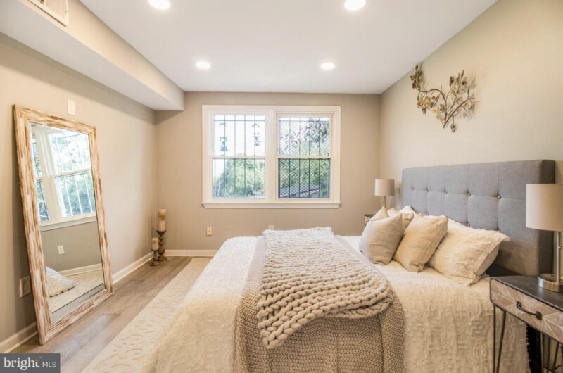 Building Photo - 1149 Summit St NE