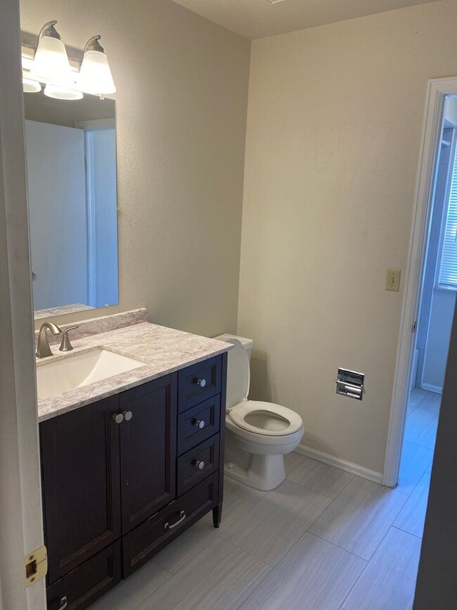 Building Photo - Fantastic 3 Bedroom, 2 Bath, 2 Car Garage,...