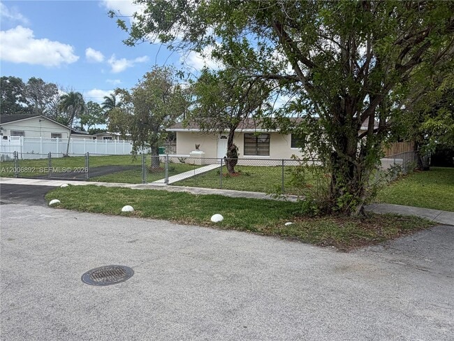 Building Photo - 10375 SW 152nd Terrace