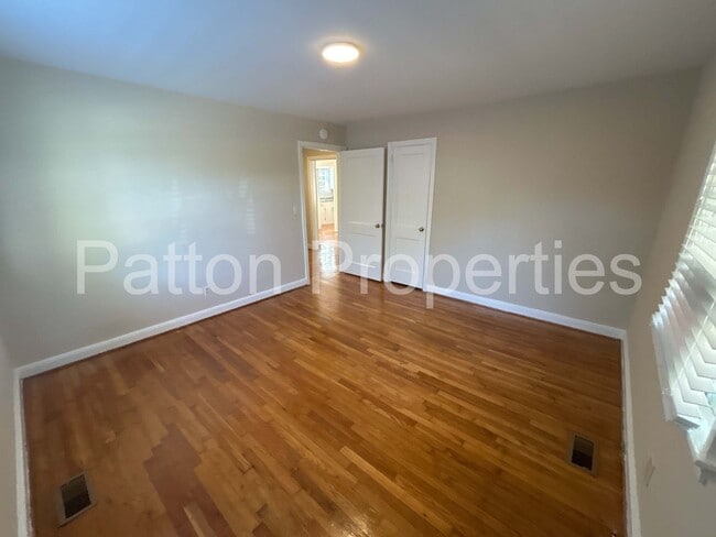 Building Photo - West Columbia Home