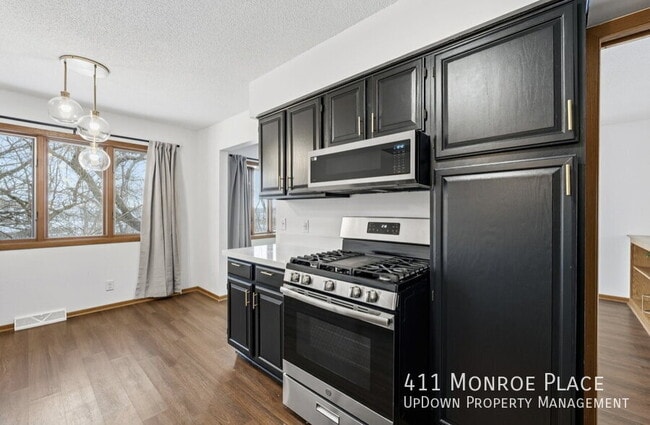 Building Photo - 411 Monroe Pl