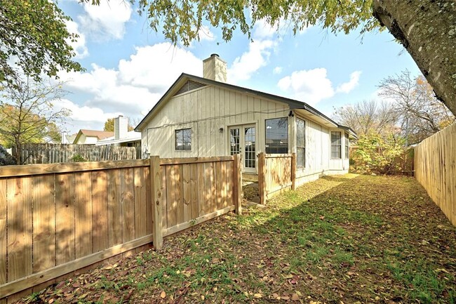 Building Photo - 2100 Balsam Way