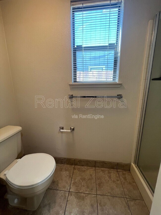 Building Photo - 3068 W Queens Cir