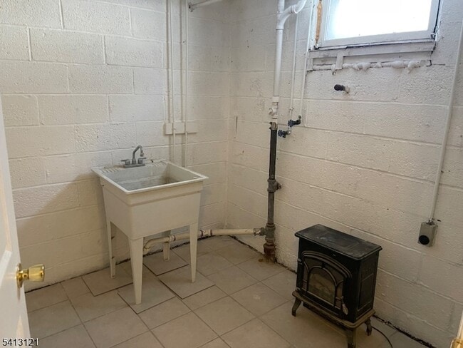 Building Photo - 58 Whitaker Ave