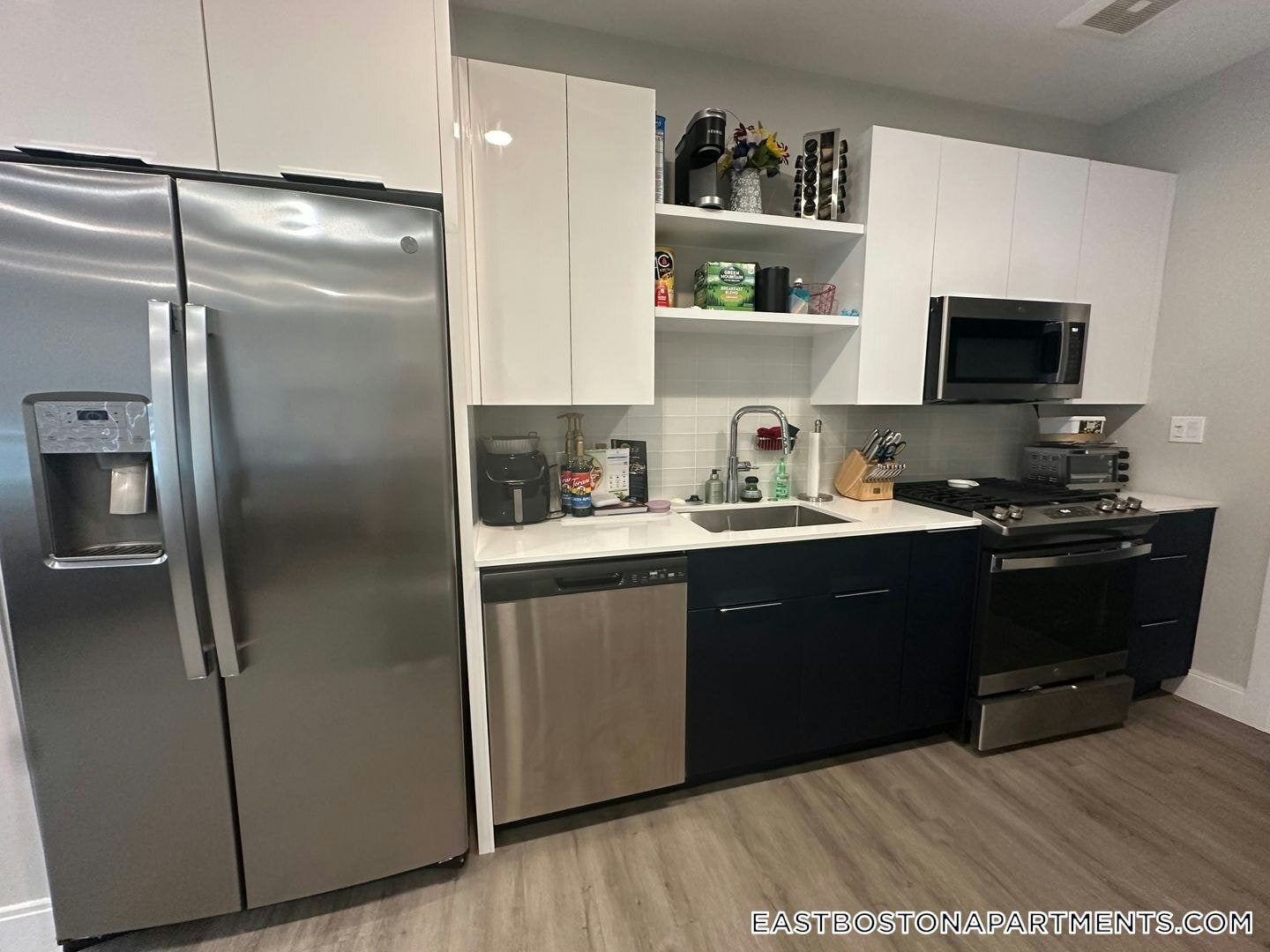 Building Photo - 656 Saratoga St