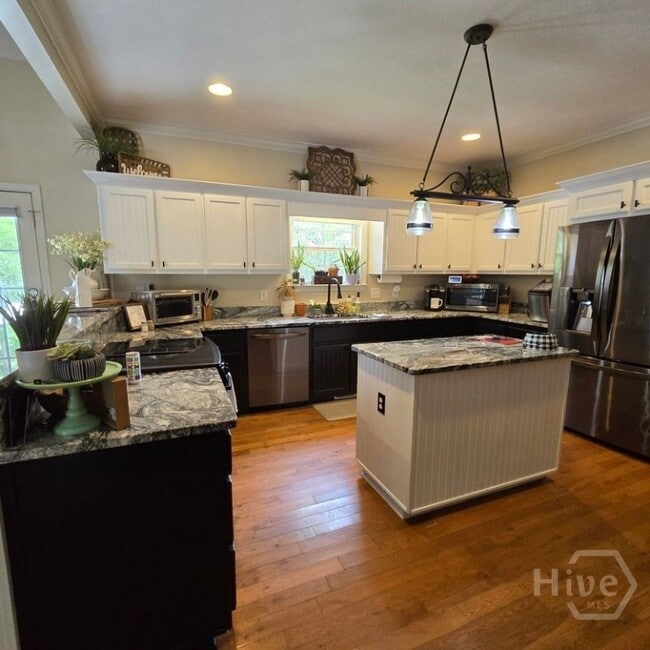 Building Photo - 467 Bothwell Dr