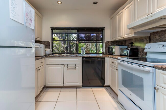 Building Photo - 6166 Via Laguna Ln