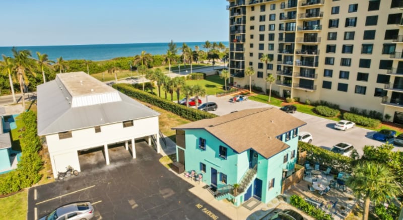 Primary Photo - 715 S Ocean Dr