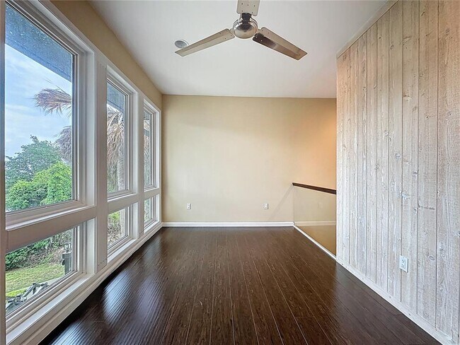 Building Photo - 6846 Lake View Dr