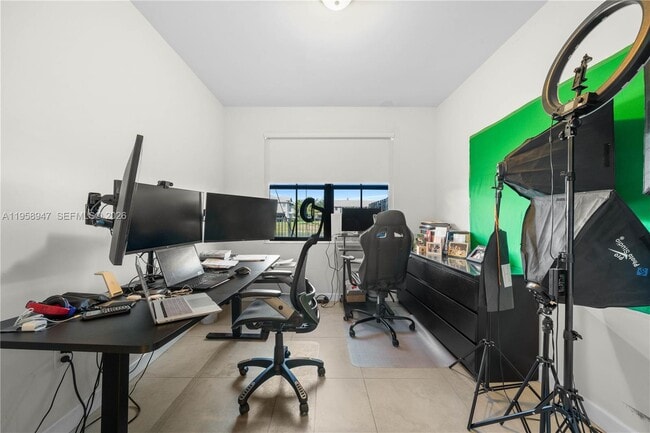 Building Photo - 6005 NW 104th Path