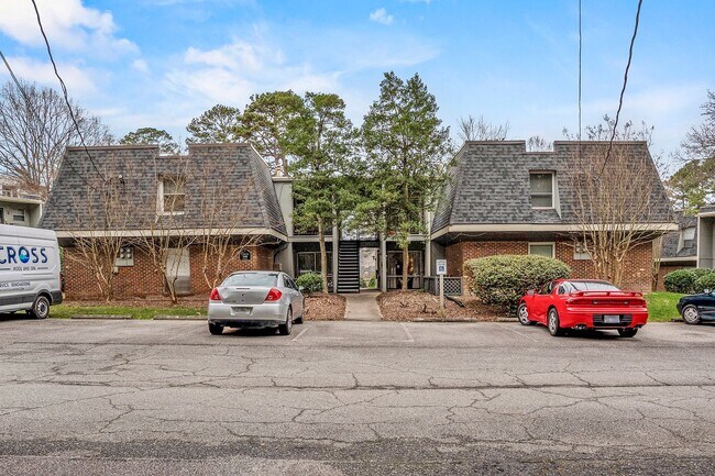 Building Photo - 2 Bed 1.5 bath Condo - Close to UNC!  Beautifully Renovated! $500 off first month's rent!