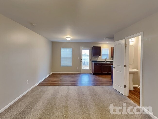 Building Photo - 151 Autumn Woods Dr