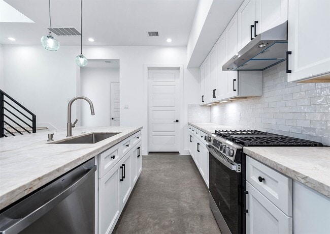 Building Photo - 3411 McGowen St
